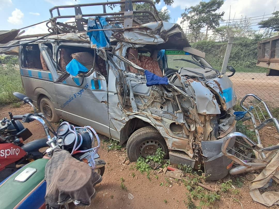 2007 Toyota Hiace Van (UBM 189C)
